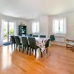 In For 9 Person *