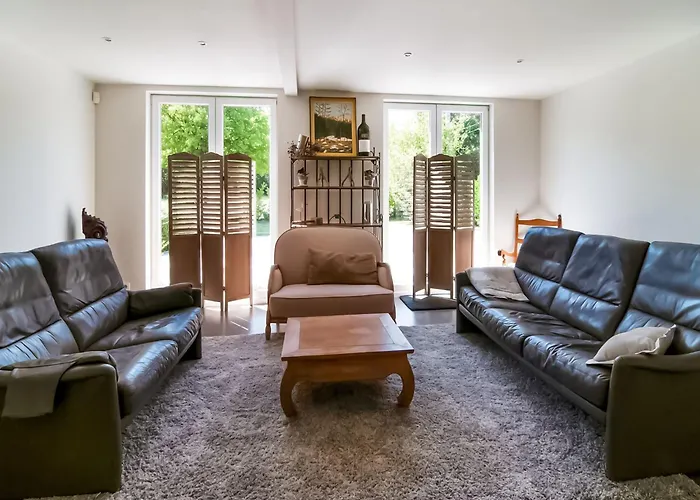 In For 9 Person Treignes