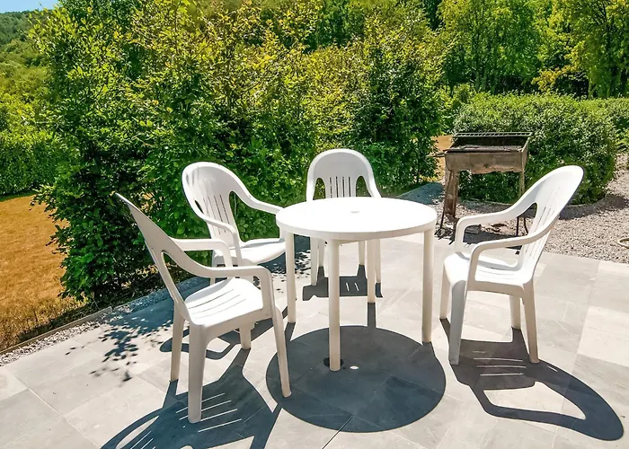 In For 9 Person * Treignes